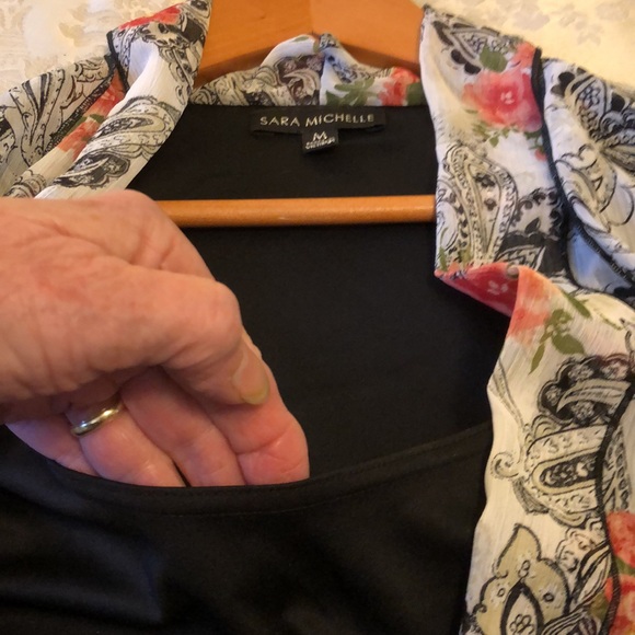 SARA MICHELLE SIZE M FOOLER BLOUSE BLACK TANK FLORAL OUTER SHORT SLEEVE - #314 - Picture 7 of 12